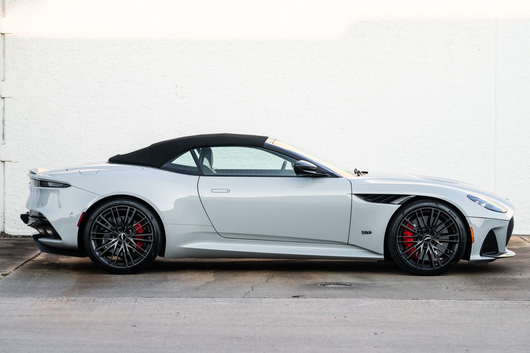 2023 Aston Martin DBS