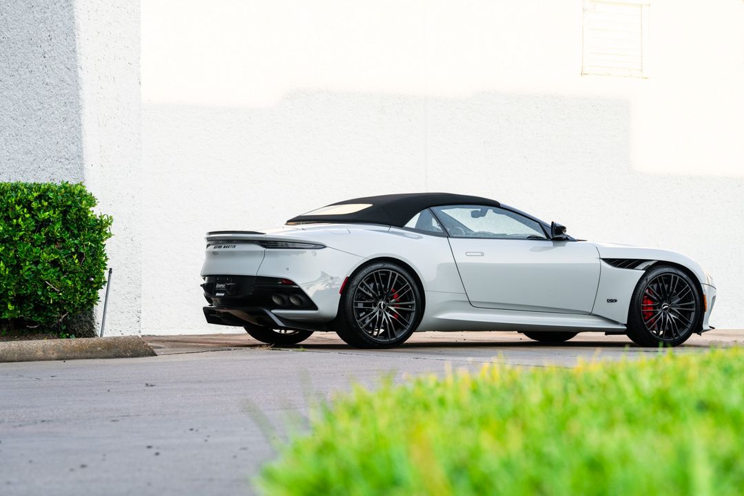 2023 Aston Martin DBS