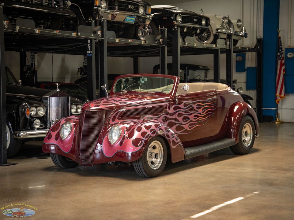 1937 Ford Custom Cabriolet