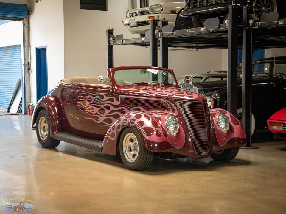 1937 Ford Custom Cabriolet