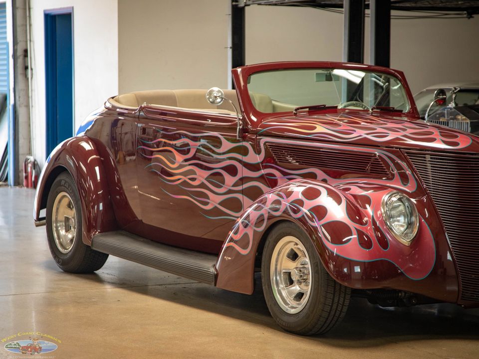 1937 Ford Custom Cabriolet