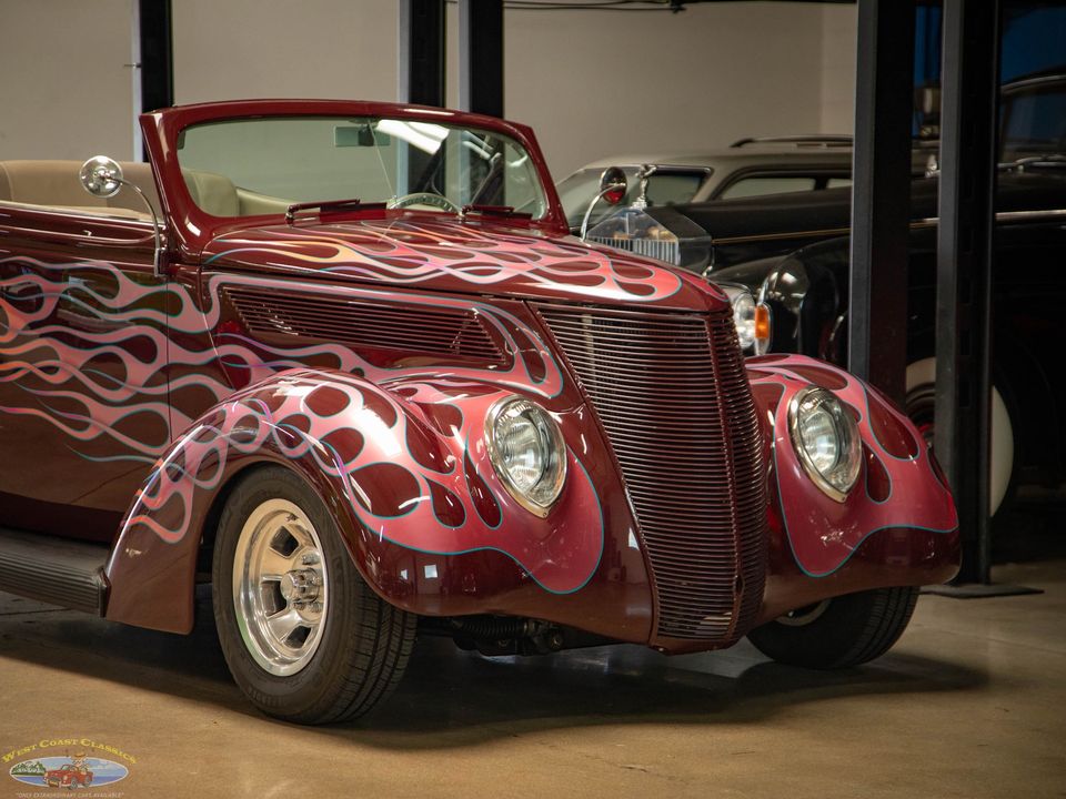 1937 Ford Custom Cabriolet