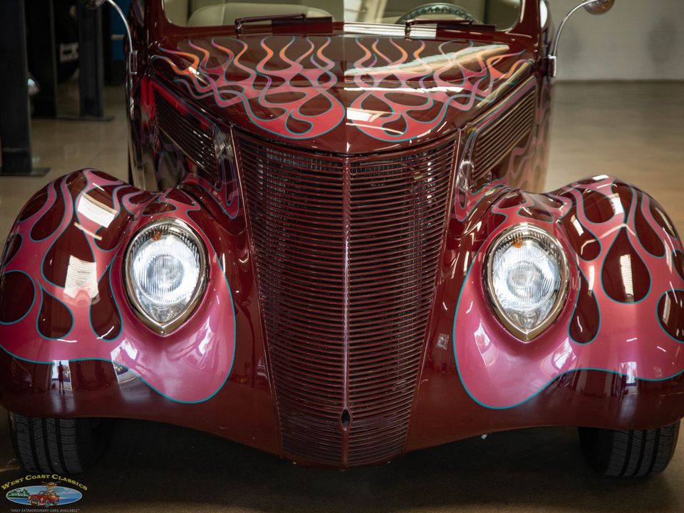 1937 Ford Custom Cabriolet