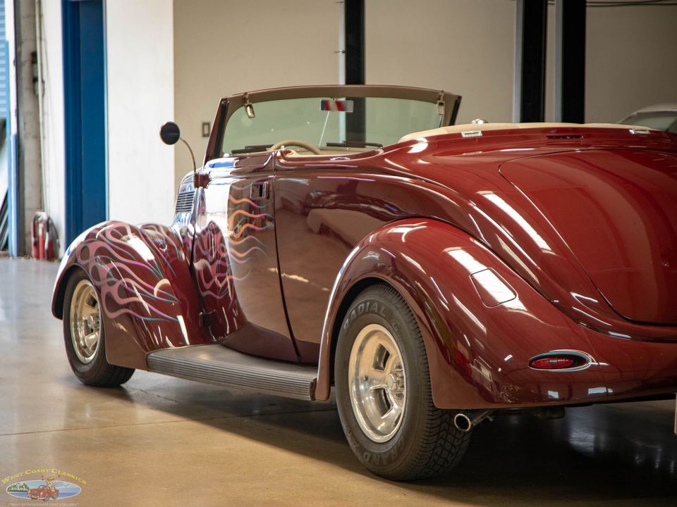 1937 Ford Custom Cabriolet