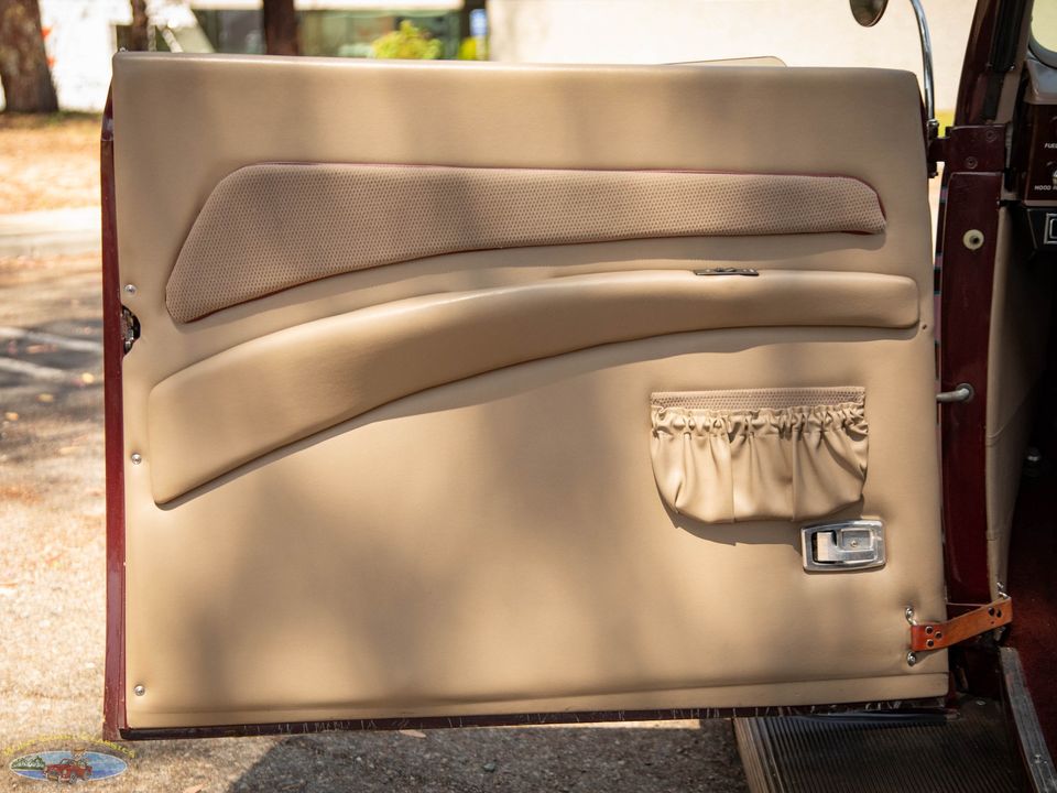 1937 Ford Custom Cabriolet