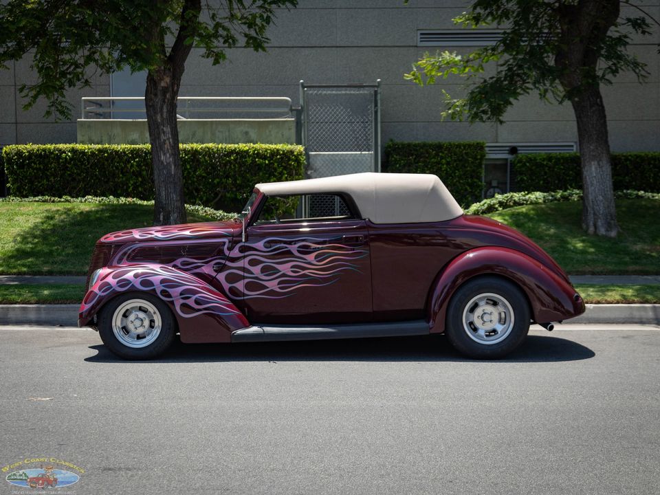 1937 Ford Custom Cabriolet