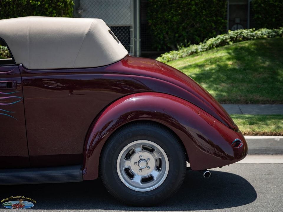 1937 Ford Custom Cabriolet