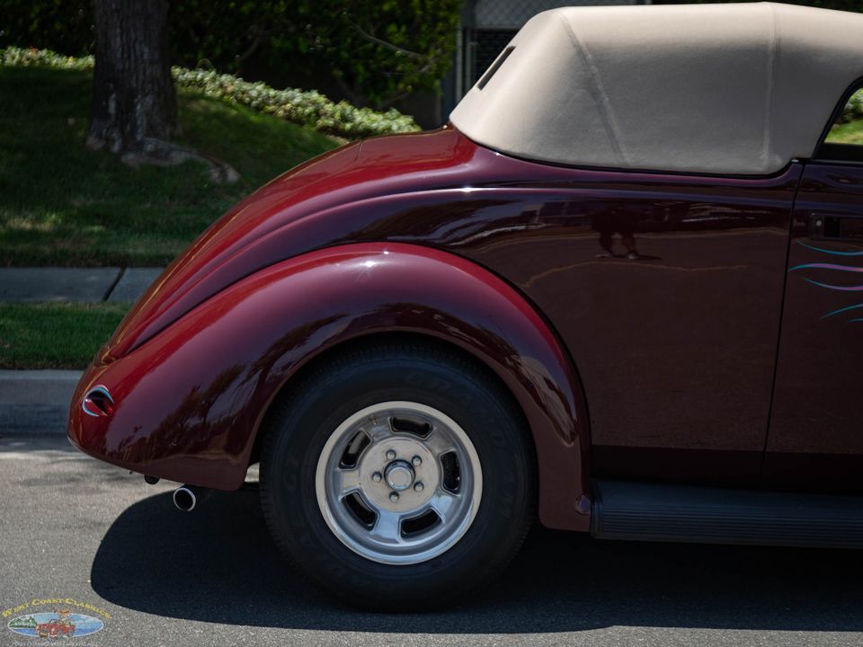 1937 Ford Custom Cabriolet