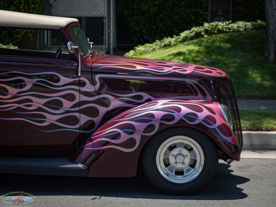 1937 Ford Custom Cabriolet