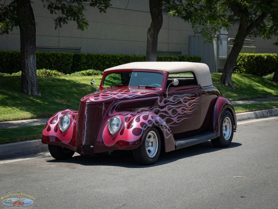 1937 Ford Custom Cabriolet