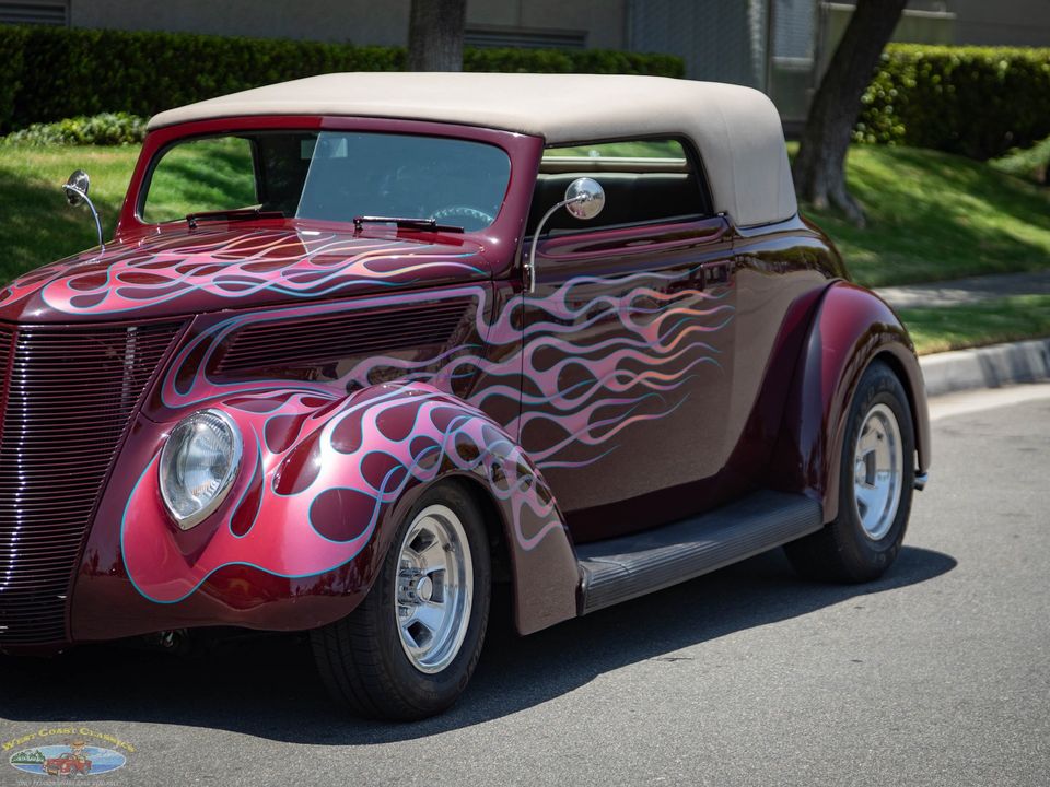 1937 Ford Custom Cabriolet