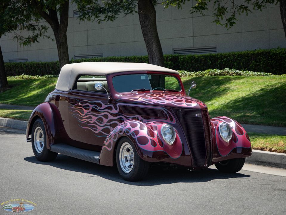 1937 Ford Custom Cabriolet