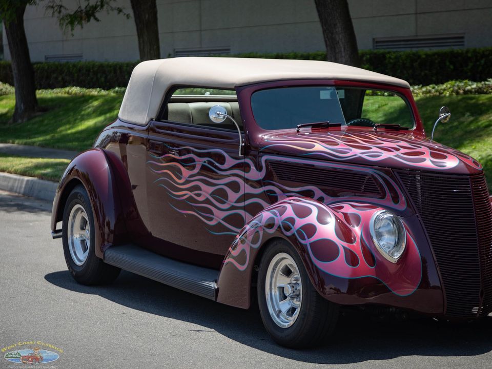 1937 Ford Custom Cabriolet
