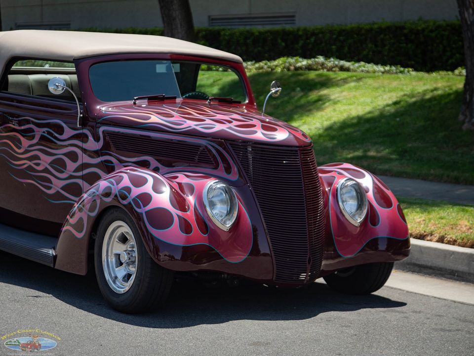 1937 Ford Custom Cabriolet
