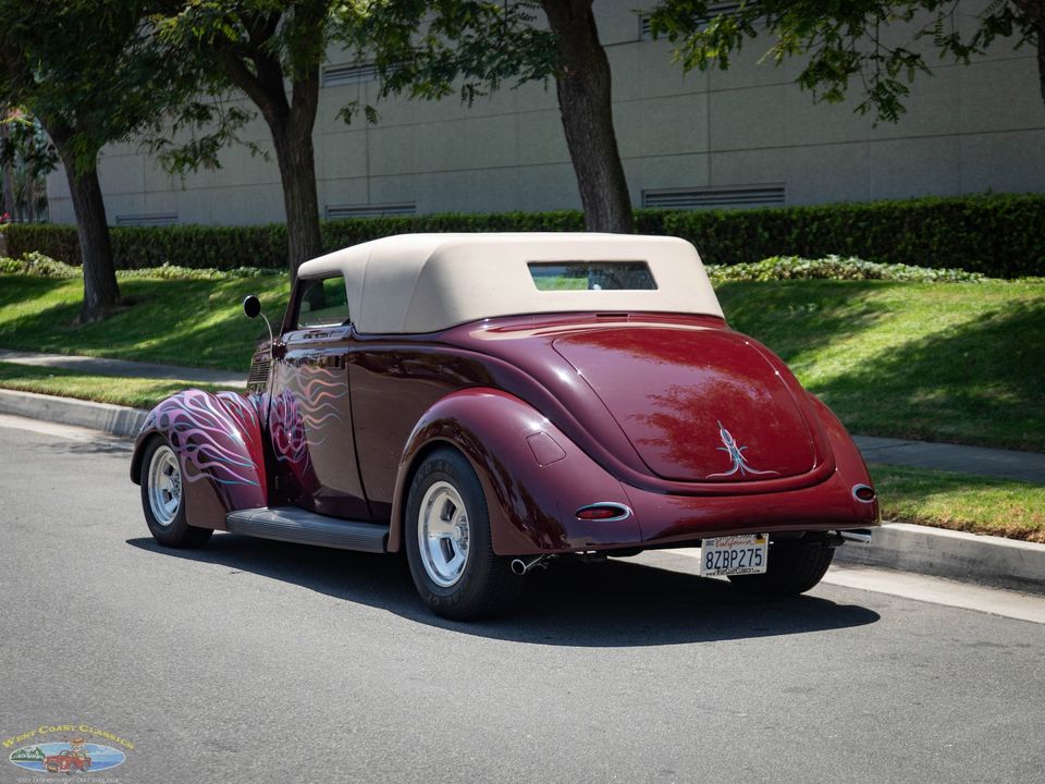 1937 Ford Custom Cabriolet