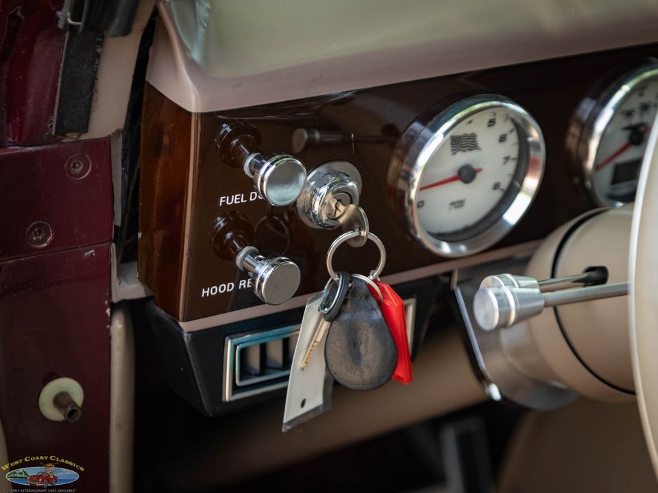 1937 Ford Custom Cabriolet