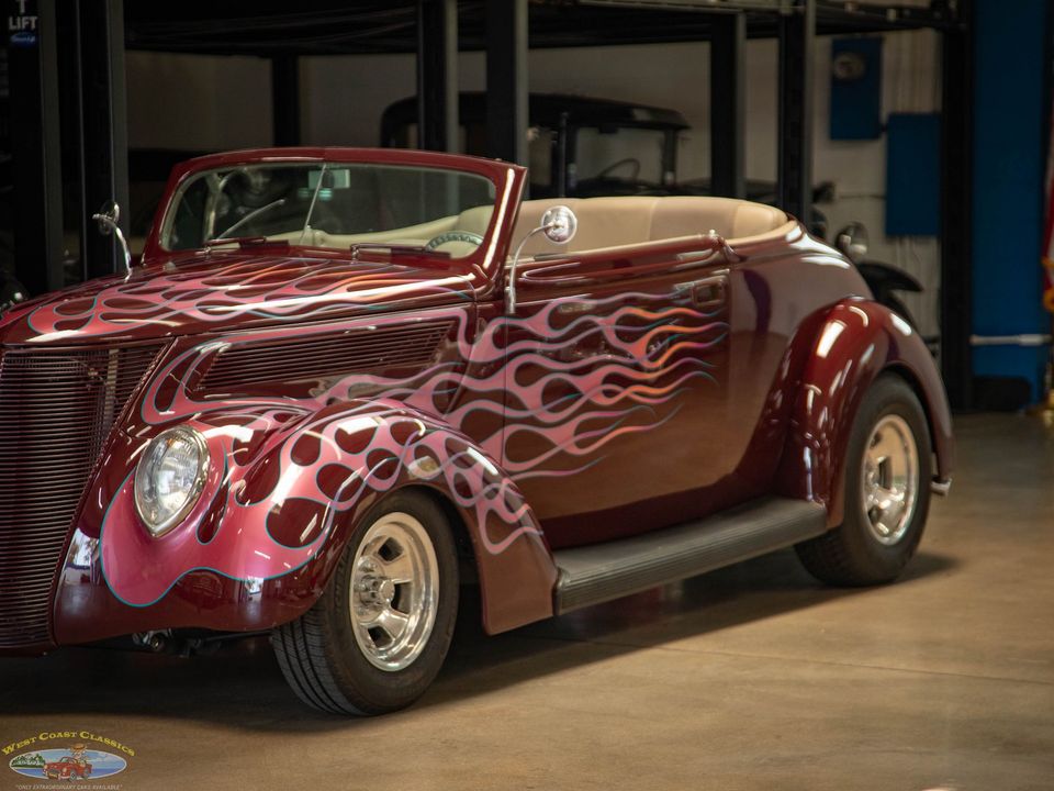 1937 Ford Custom Cabriolet