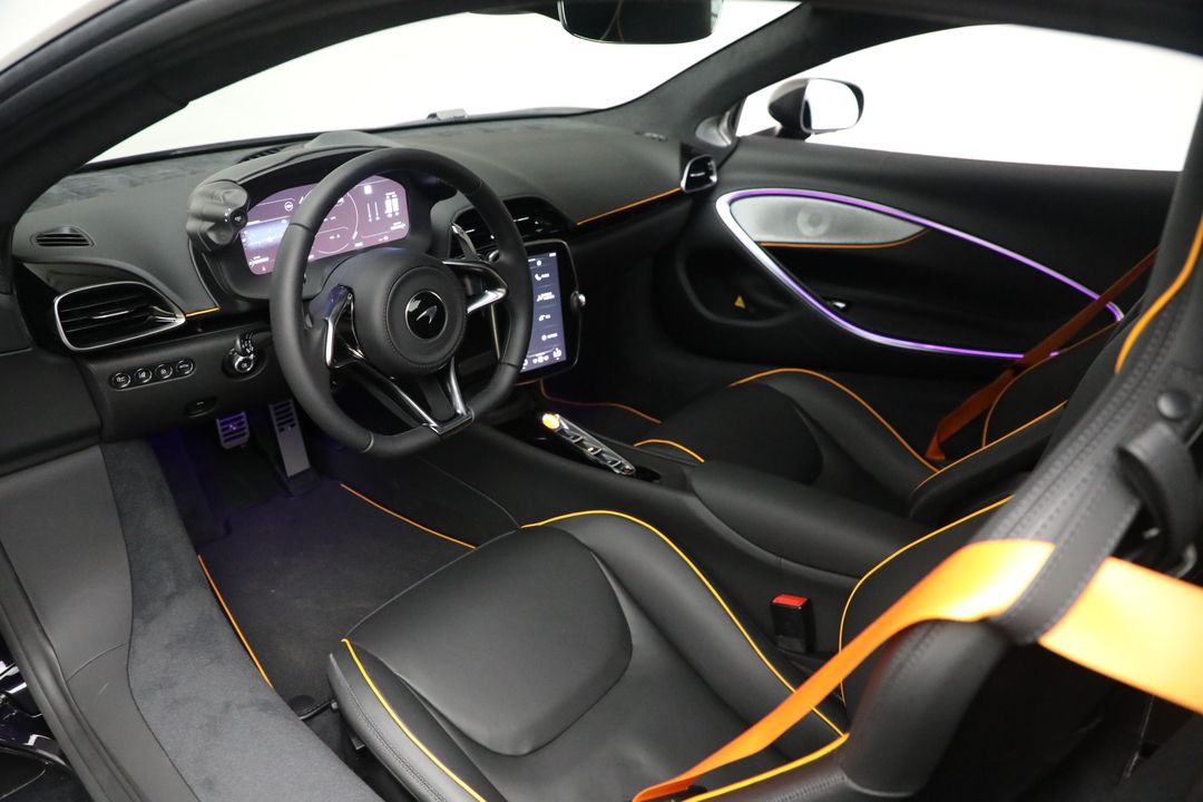 2025 McLaren Artura