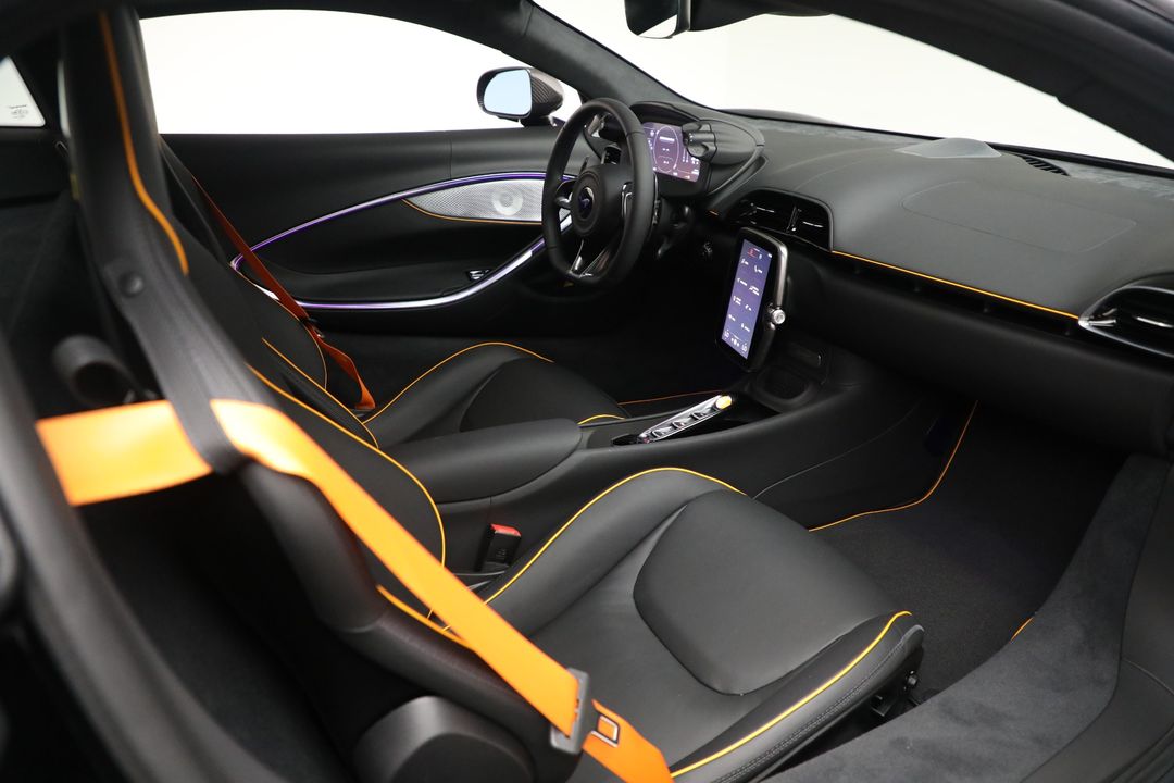 2025 McLaren Artura