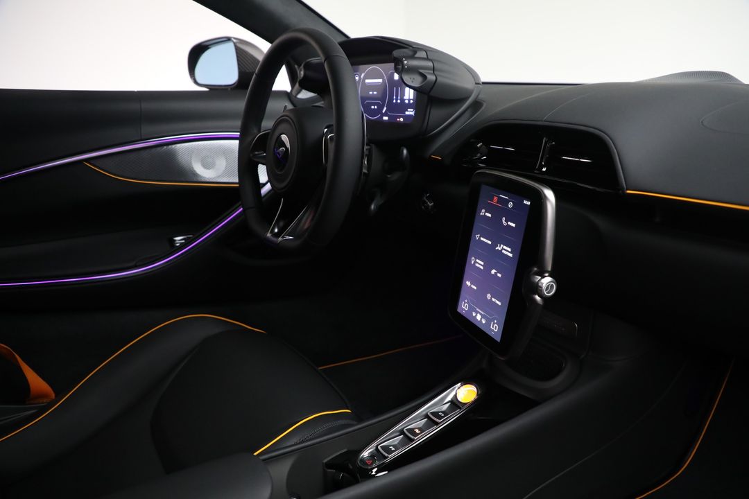 2025 McLaren Artura