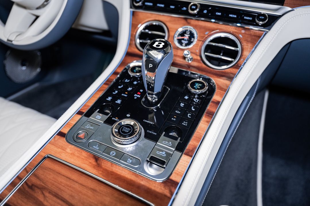 2026 BENTLEY CONTINENTAL GTC AZURE V8
