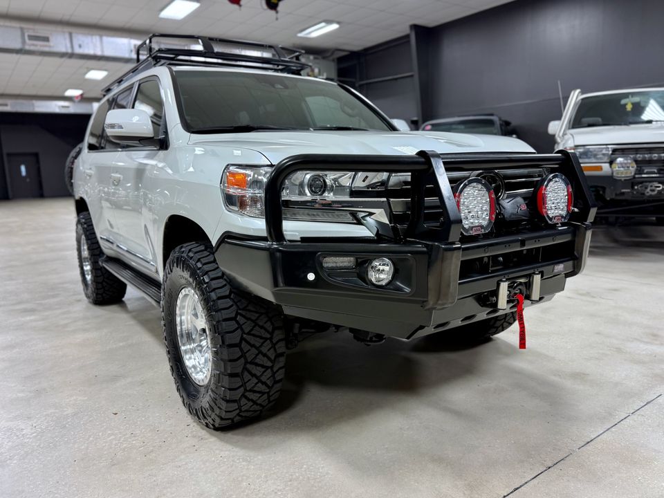 2017 Toyota Land Cruiser 200 1 OWNER NEW BUILD SUPERB!