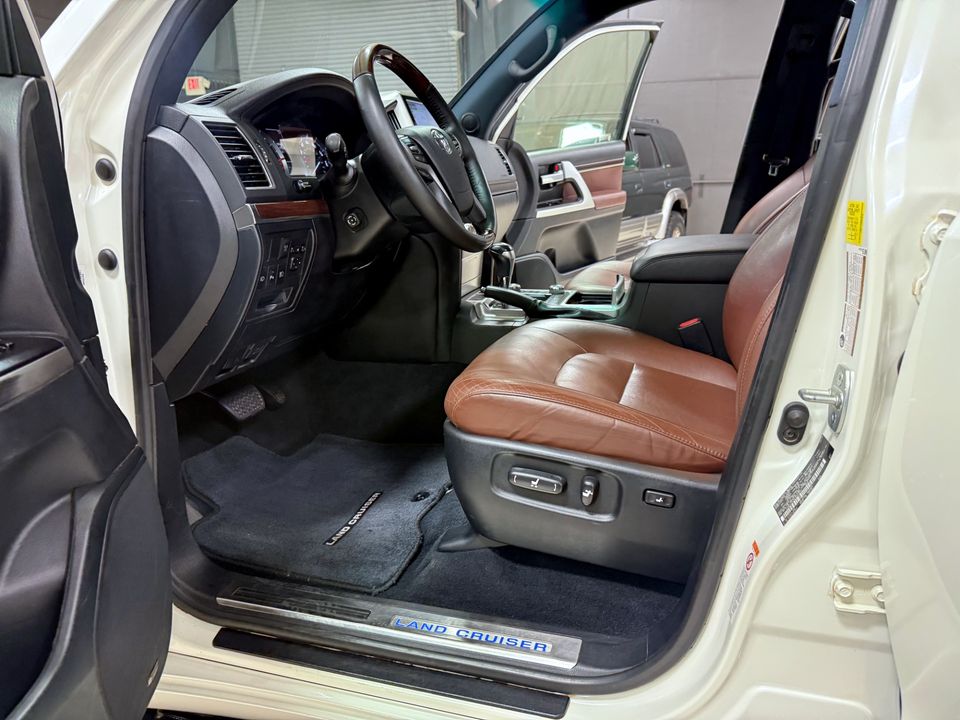 2017 Toyota Land Cruiser 200 1 OWNER NEW BUILD SUPERB!