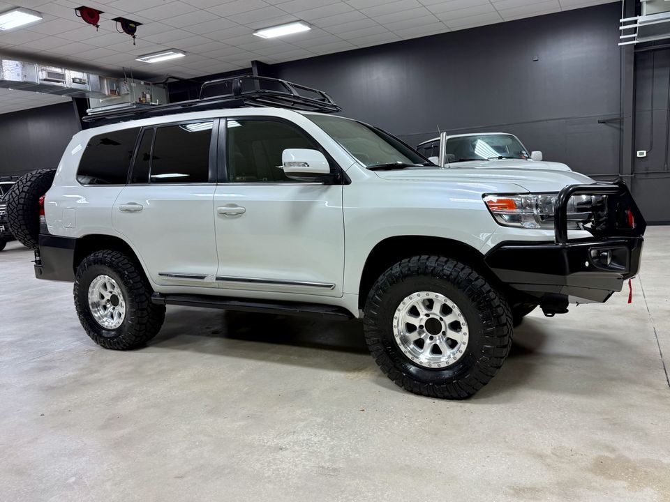 2017 Toyota Land Cruiser 200 1 OWNER NEW BUILD SUPERB!