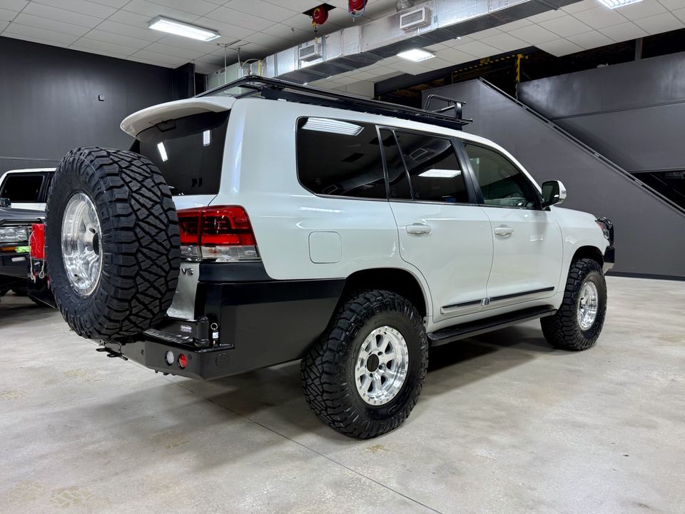 2017 Toyota Land Cruiser 200 1 OWNER NEW BUILD SUPERB!