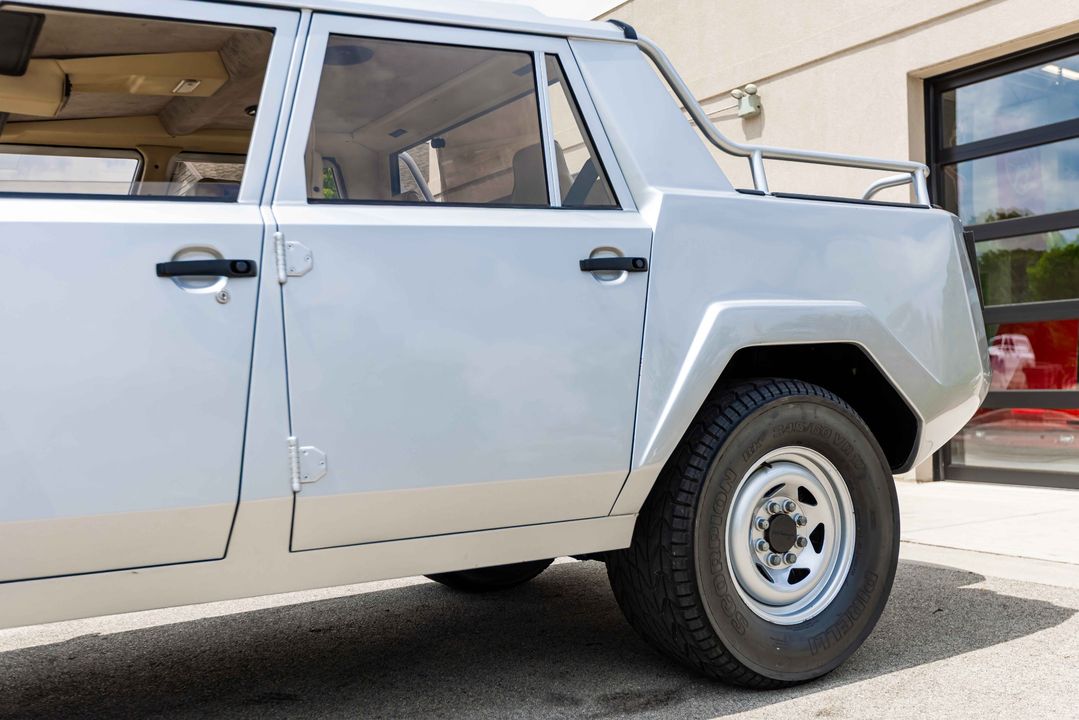 1987 Lamborghini LM002