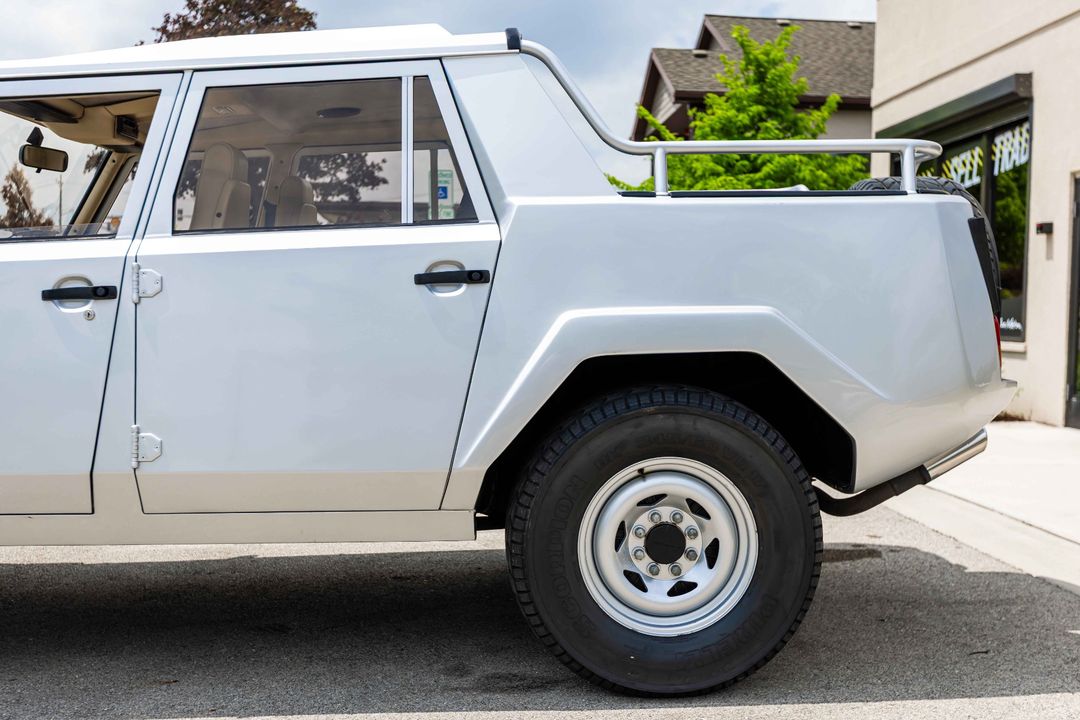 1987 Lamborghini LM002