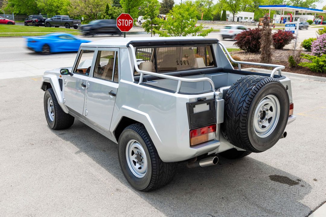 1987 Lamborghini LM002