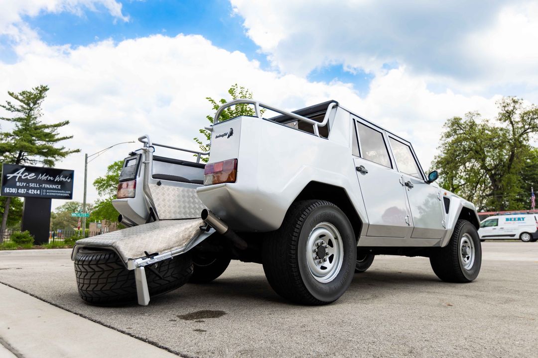 1987 Lamborghini LM002