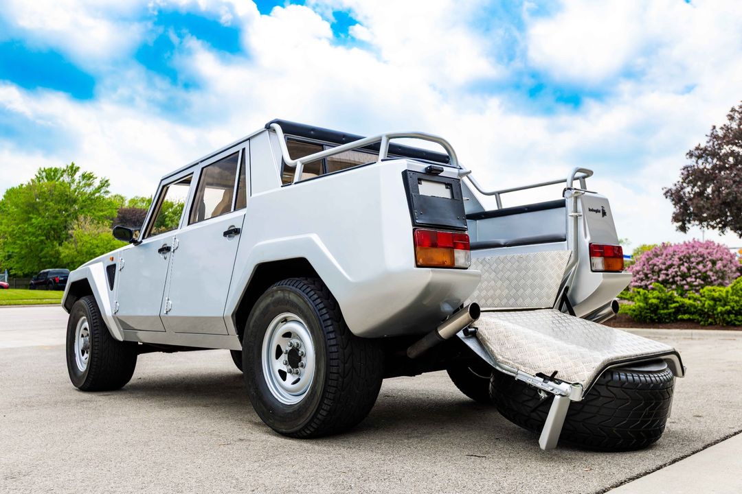 1987 Lamborghini LM002