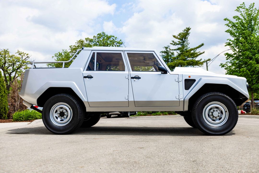 1987 Lamborghini LM002