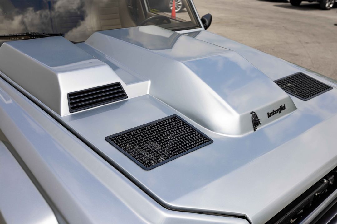1987 Lamborghini LM002