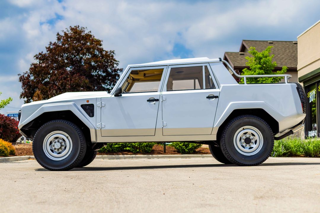 1987 Lamborghini LM002