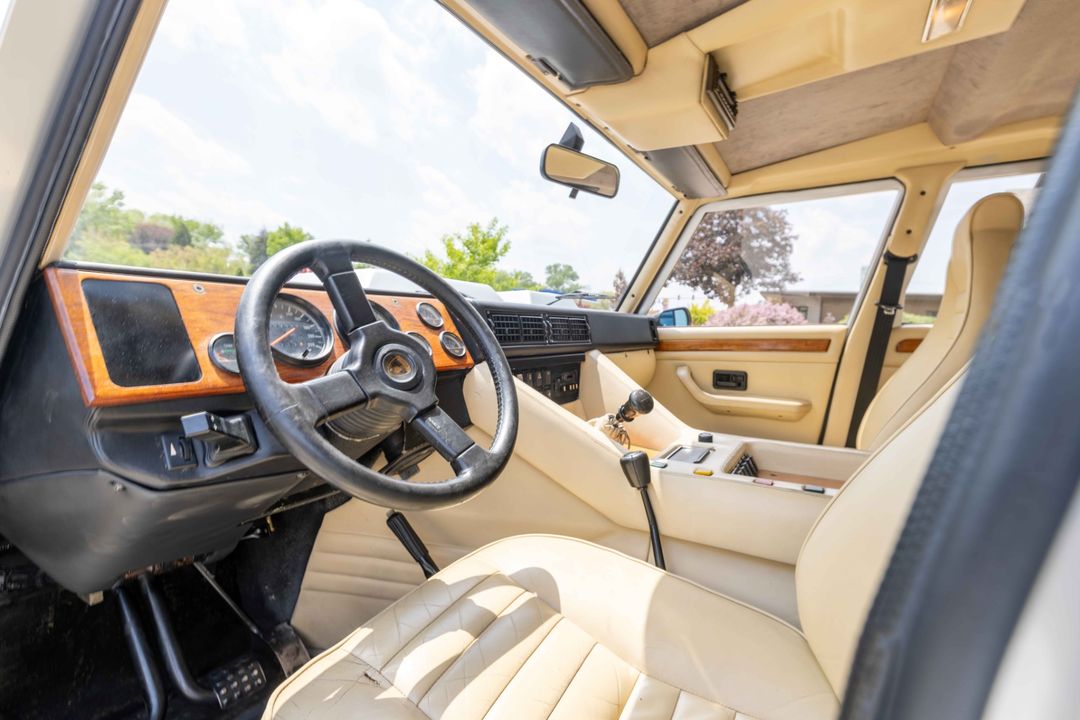 1987 Lamborghini LM002