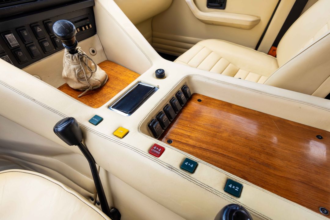1987 Lamborghini LM002