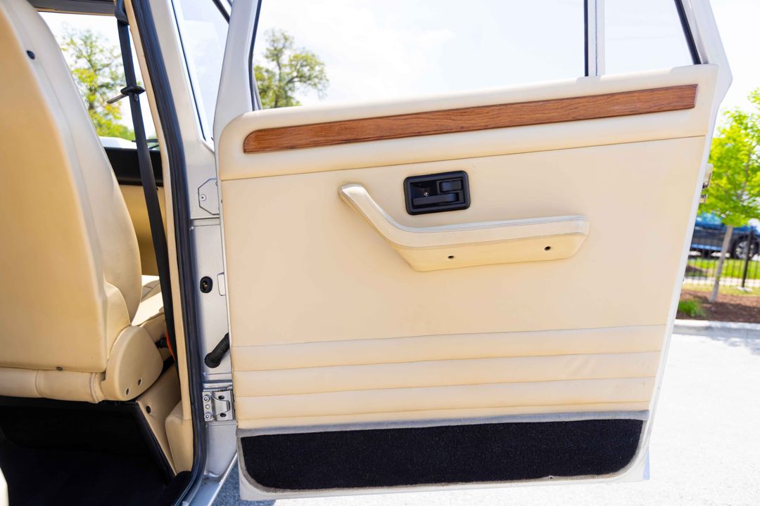 1987 Lamborghini LM002