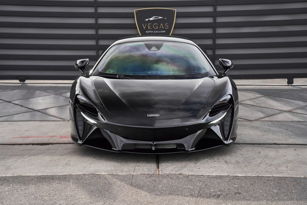 2023 McLaren Artura