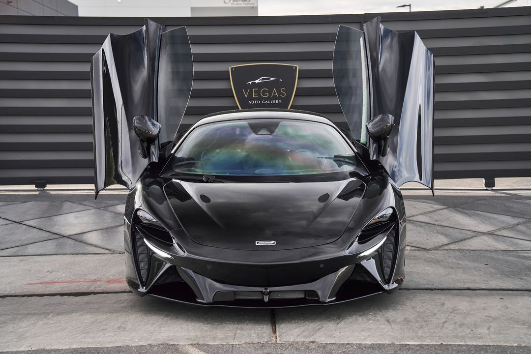 2023 McLaren Artura