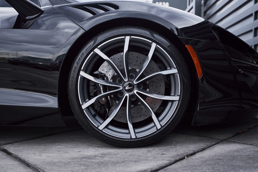 2023 McLaren Artura