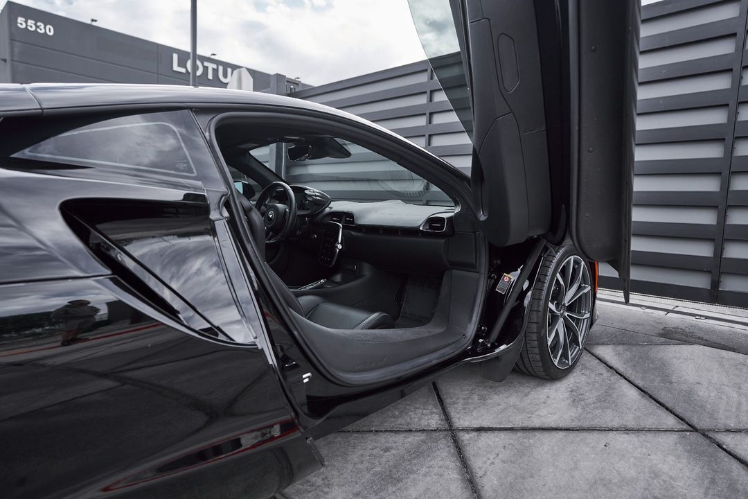 2023 McLaren Artura