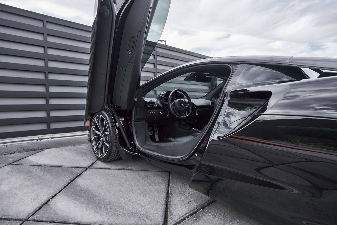 2023 McLaren Artura