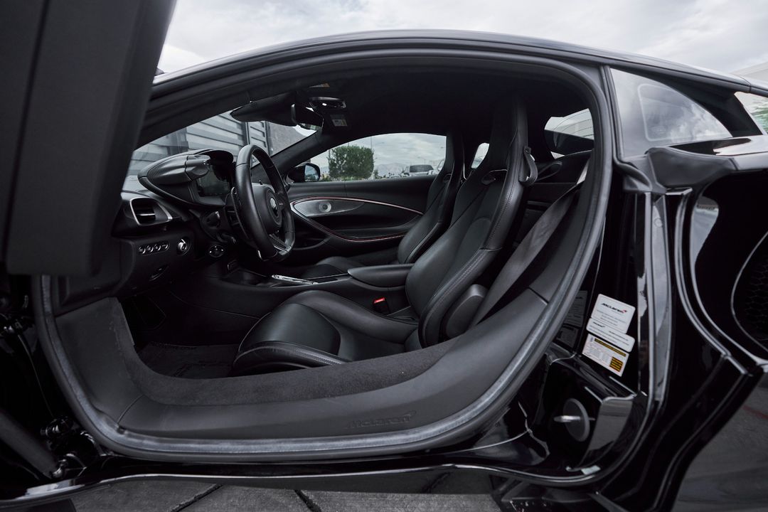 2023 McLaren Artura