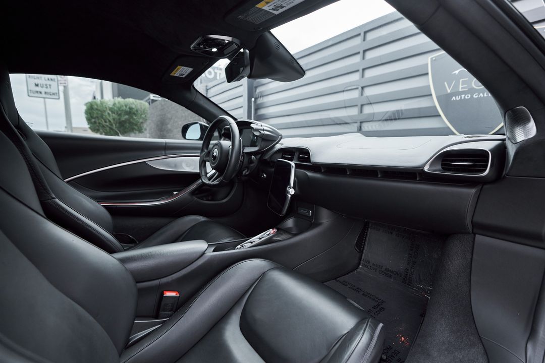 2023 McLaren Artura