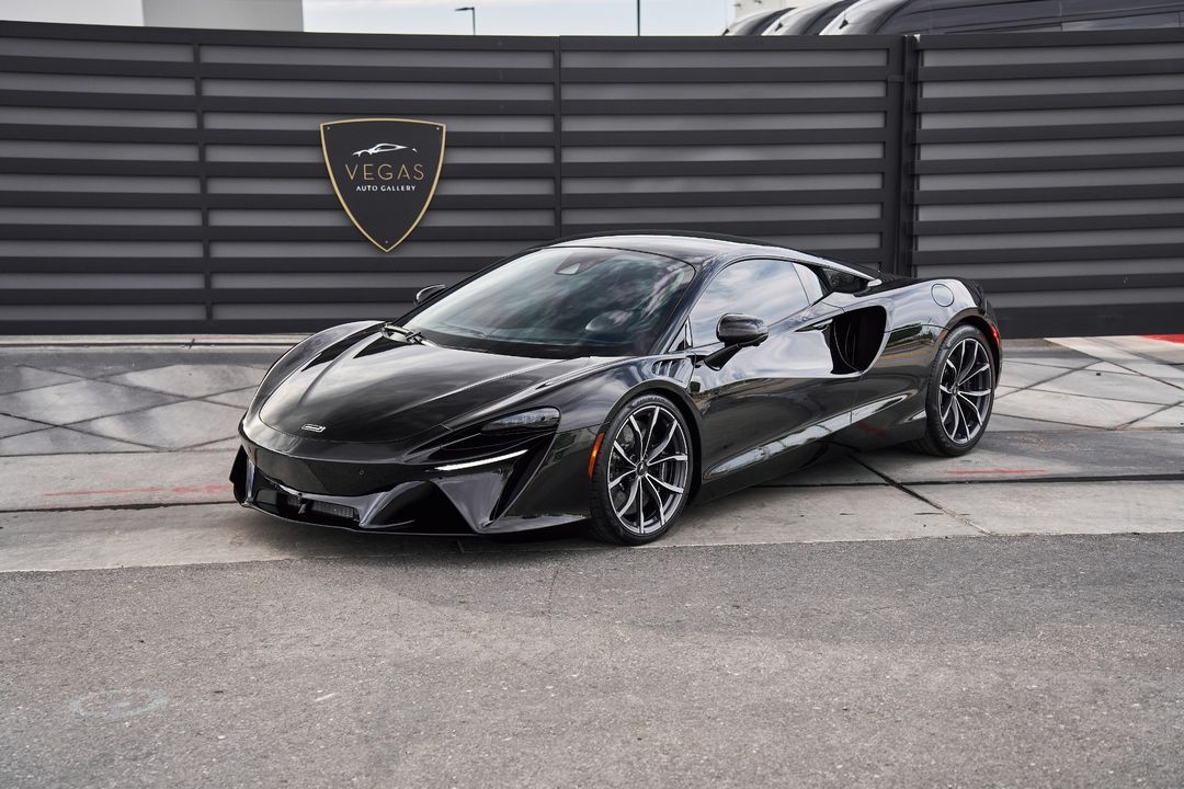 2023 McLaren Artura