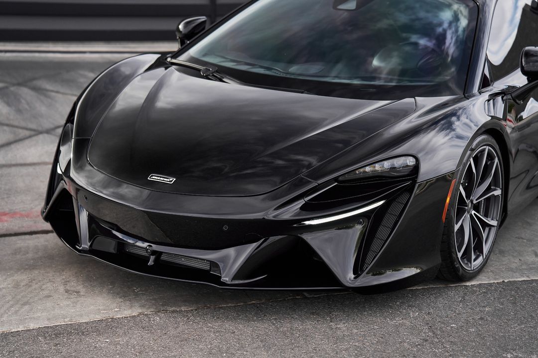 2023 McLaren Artura