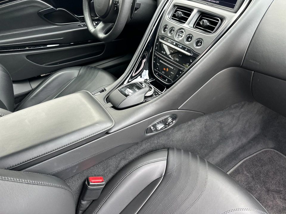 2021 Aston Martin DB11